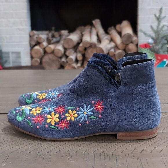 Bernardo Francine Blue Suede Floral Embroidered Booties Size 8.5 - Picture 3 of 11